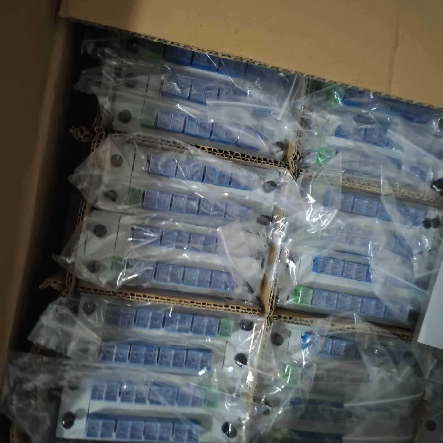 议价江苏亨通1分16插片式光分路器，全新原装，型号XAD1250维修