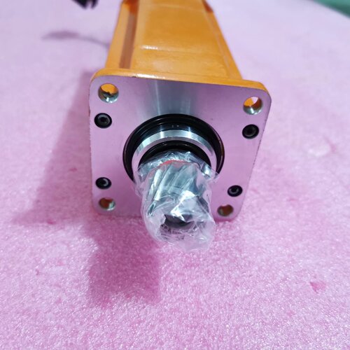 议价机器人配件IRB2400六轴电机3HAC02173维修