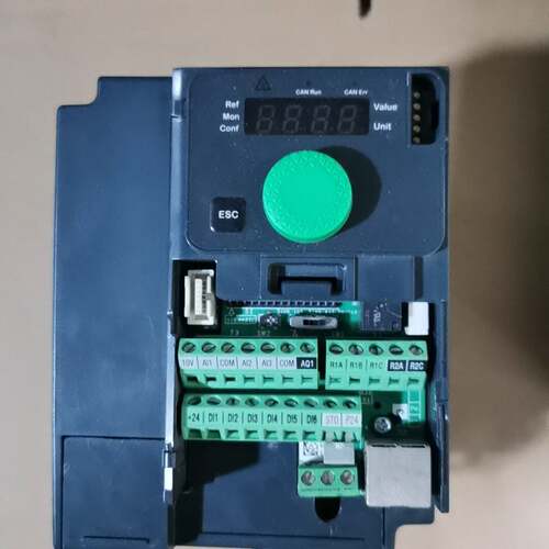 议价耐德变频器ATV320U07N4C  八成新实物图包好用。