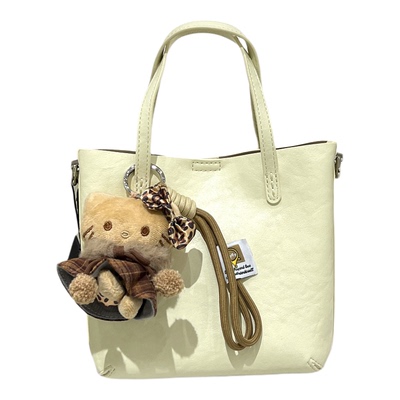 同丰2026新潮简约风女包可爱挂件装饰百搭手提包时尚少女感水桶包