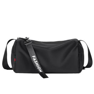 男斜挎包外出便携单肩包轻便小包圆筒背包女旅行包运动健身包桶包