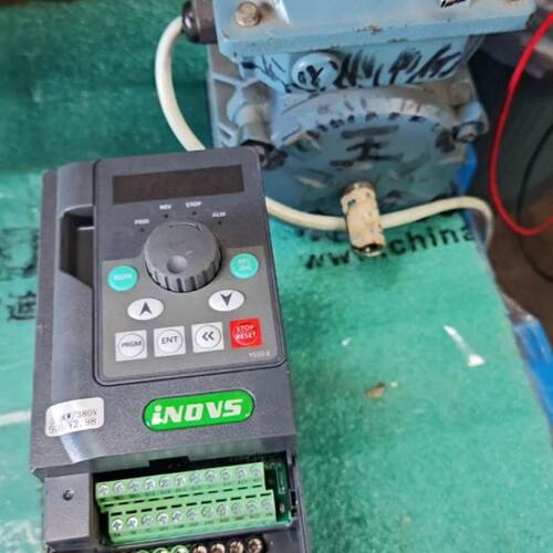 询英捷思变频器3KW，Y900-0030G3，成色如图，功能完