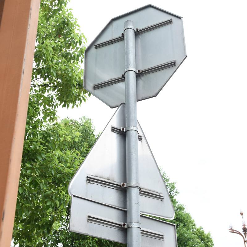 标牌单立柱交通标识杆指示杆街道人行道标牌警告室外公园道路