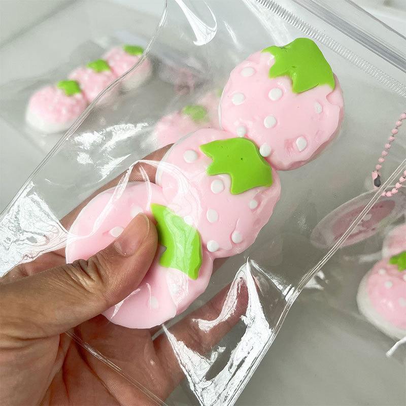 硅胶三联草莓捏捏乐软泥回弹乐玩具感硅胶慢草莓食品级捏捏超解压