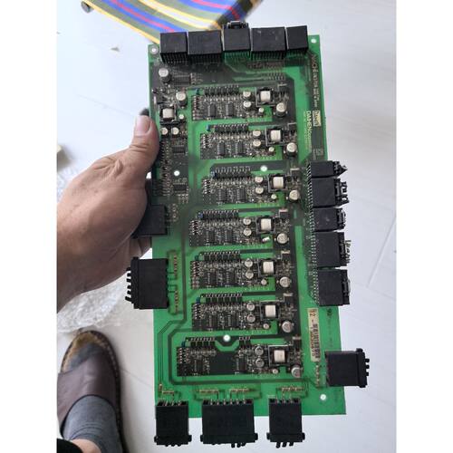 议价NACHI工业机器人驱动板UM370AL21785X拆维修