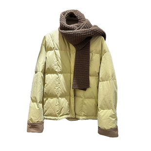 文艺范圆领白鸭绒短款保暖外套美少女冬季流行新款围巾搭配羽绒服