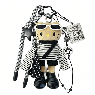 日系条纹穿搭黑皮长腿hellokitty包挂件潮玩帅酷KT猫公仔包挂饰