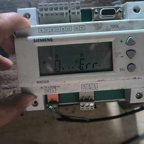 溢价-温控仪 RWD68/CN   成色如图   上电如图