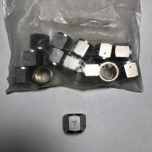 咨询后拍世伟洛克Swagelok卡套螺母，原装正品，实物拍摄。型号见