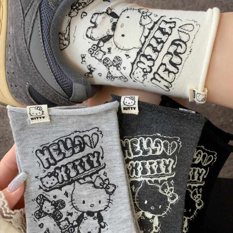 春夏款素描涂鸦hellokitty设计师款纯棉卷边甜美日系学院风中筒袜