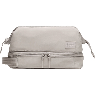 Dual-Compartment 双隔层洗漱包 拒水丨lululemon丨LU9CDBS