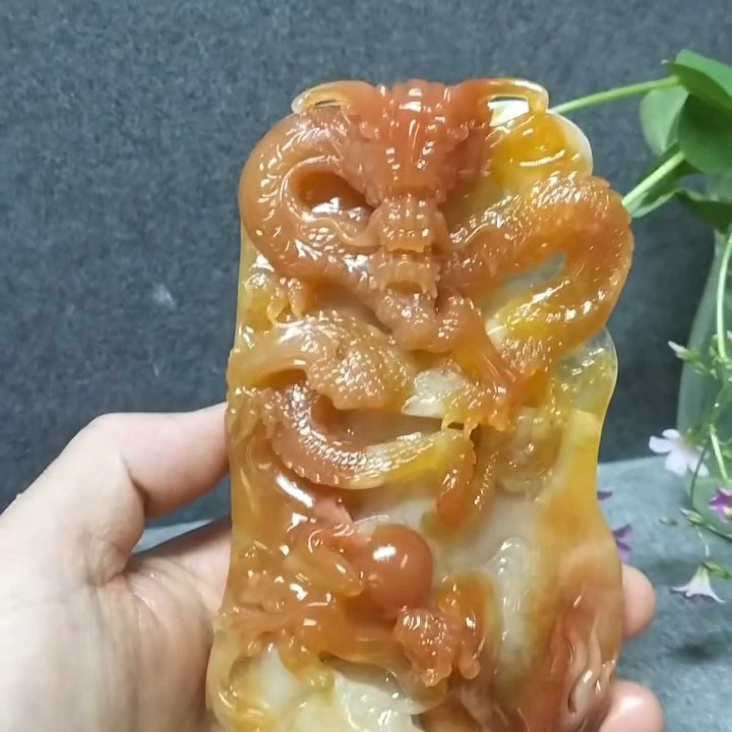 寿山石龙雕摆件,油润度好,雕工精细。包邮,价格可聊。