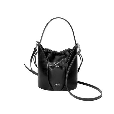 OMTO大容量酥皮花瓣水桶包