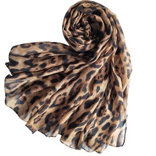 时尚豹纹围巾女春秋薄款纱巾洋气豹点披肩夏季防晒雪纺长丝巾围脖