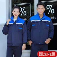 Короткая модель на плечо темно-синего цвета.