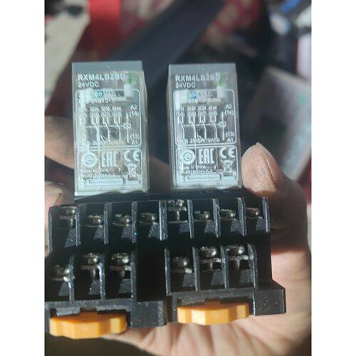 询价下单施耐德继电器 RXM4LB2BD，24VDC，带底座，14脚