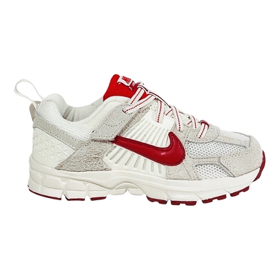 NIKE耐克男女小童鞋2026春新年款VOMERO 5米白红跑步鞋IO9259-100