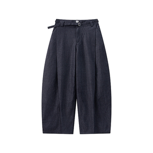 COLN加绒弯刀牛仔裤不过是既拥抱着暖意 也不放弃版型线条的新意