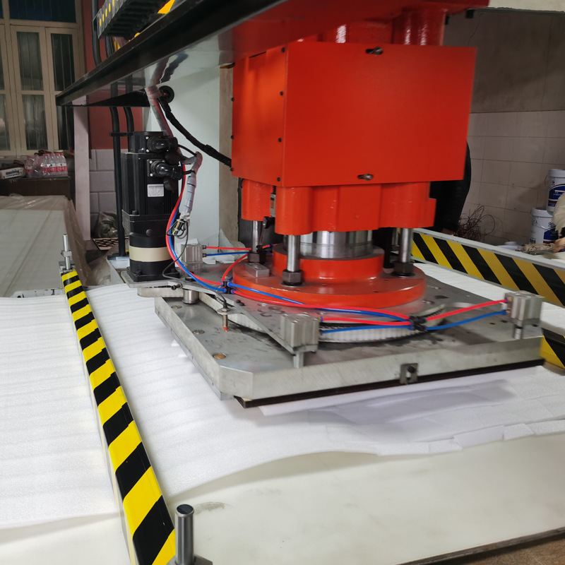 龙门移动头裁断机下料机模切机四柱裁断机皮革布料珍珠棉裁断机