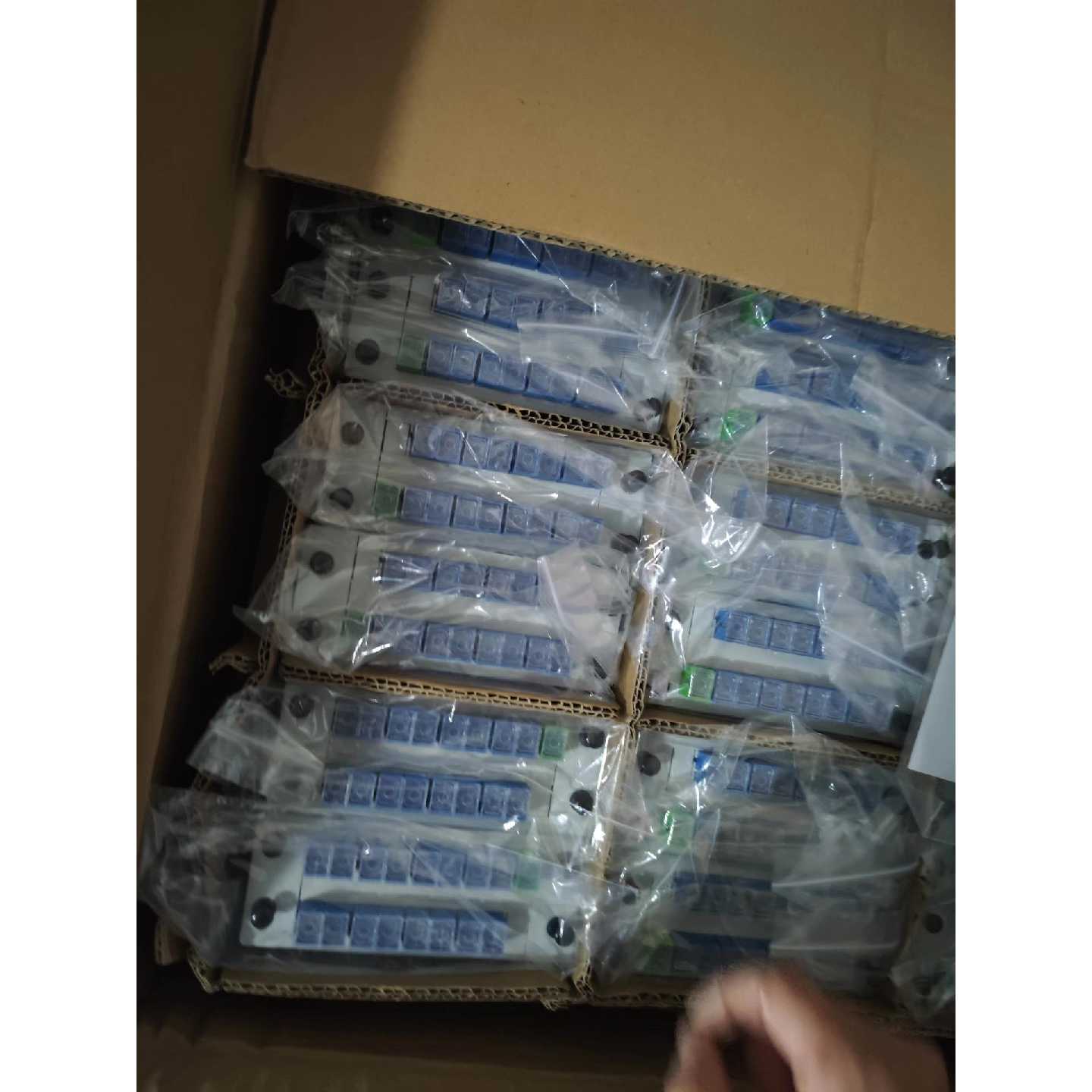 议价江苏亨通1分16插片式光分路器全新原装型号XAD1250维修