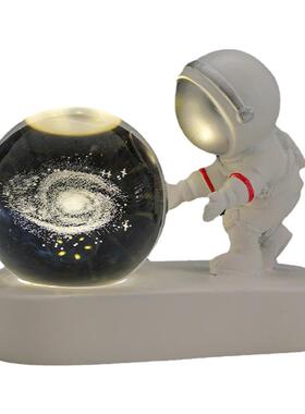 创意宇航员星空漫步小夜灯内雕水晶球发光底座摆件送学生朋友礼品