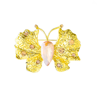 跨境复古金色蝴蝶胸针合金水钻小众设计感昆虫服饰别针领口防走光