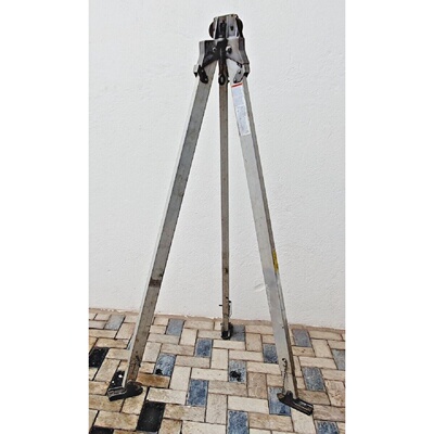 DBI SALA 8000000 Confined Space Aluminum Tripod 7 Foot 350 l