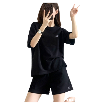 特步速干透气运动套装女