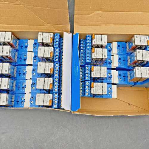 Lot Of 17 Finder 94.04.SMA  Relay Schneider Electric 55.34.8