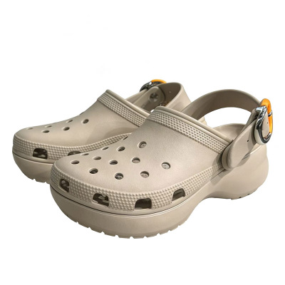 Crocs云朵彩扣沙滩洞洞凉拖鞋