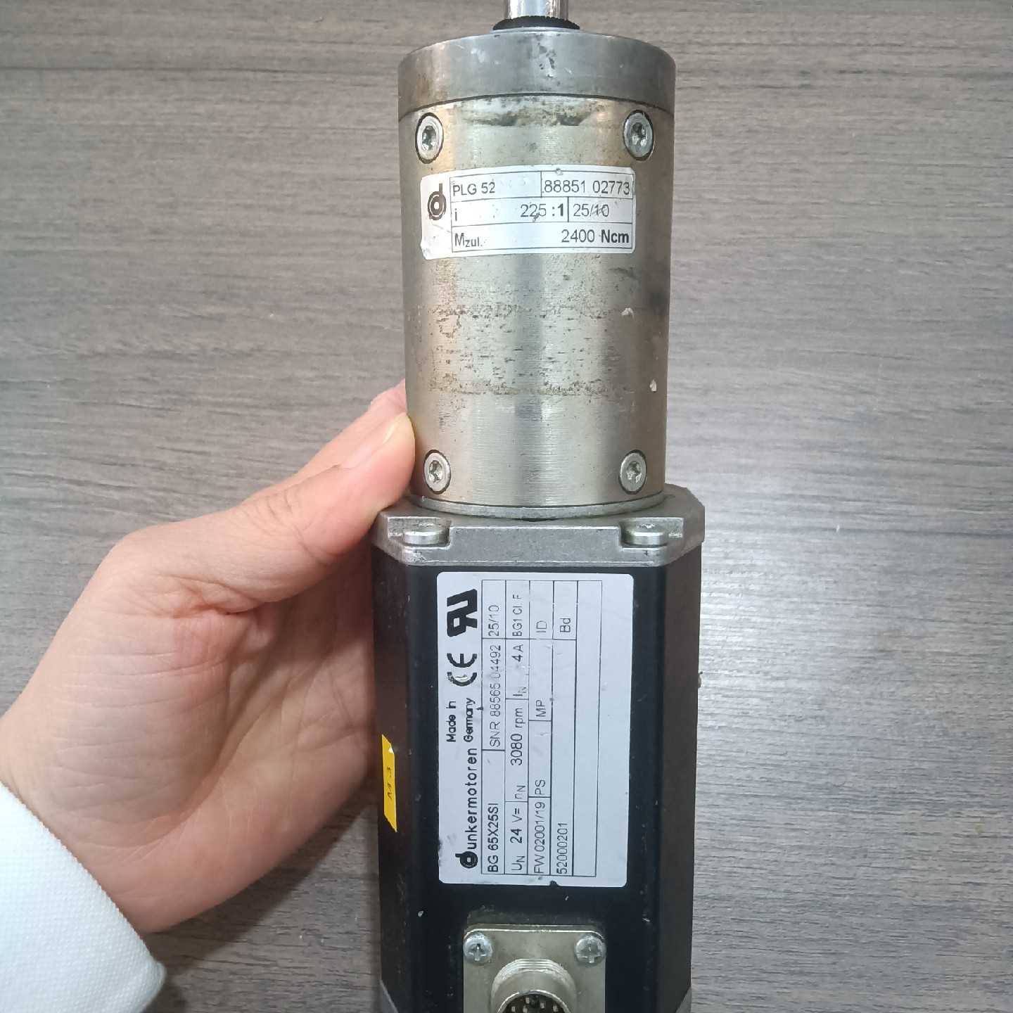 询价德恩科BG 65X25SI永磁直流电动机，两台，实物