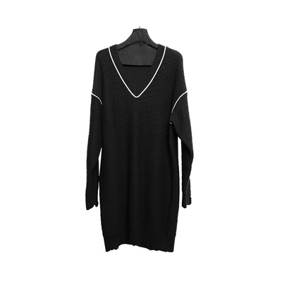 纳帕佳套头长袖V领针织连衣裙2026新款女式黑色个性时尚裙子