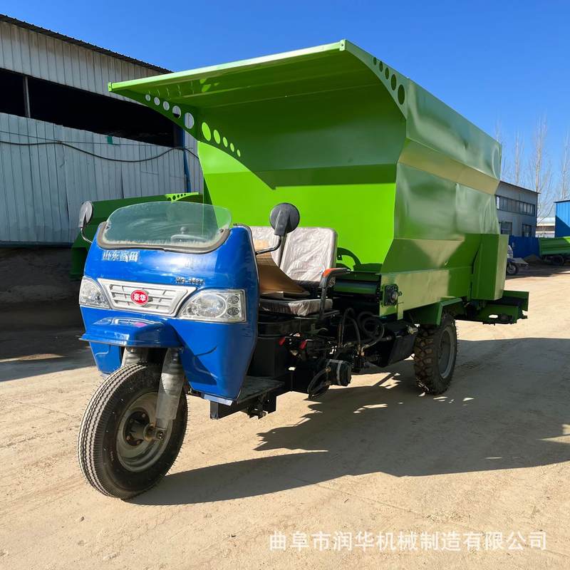农牧养殖电动三立方撒料车牛羊饲喂自动投料机双出料螺旋式喂料车