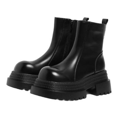 F21黑色马丁靴女2026新款