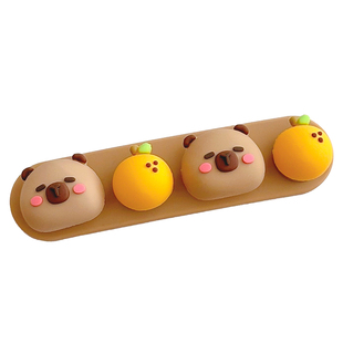 可爱卡皮巴拉桌面理线器手机数据线固定器工位充电线卡扣整理神器