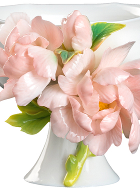 东方泥土釉下彩牡丹高脚瓷杯