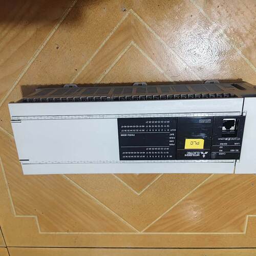 配件三菱PLC FX5U-80MT/ES，20年，功能正常，成色议价