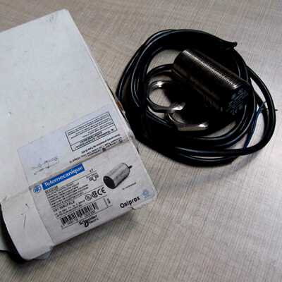 议价XS130BLFAL2 正品法国施耐德二线接近开关900208