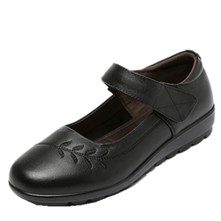 43特大码42大号女鞋真皮妈妈鞋中老年人拉带单鞋方口平底软皮鞋40