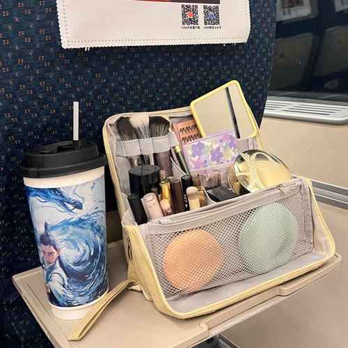 旅行化妆包女便携外出大容量化妆刷粉底液收纳包分区防尘化妆品