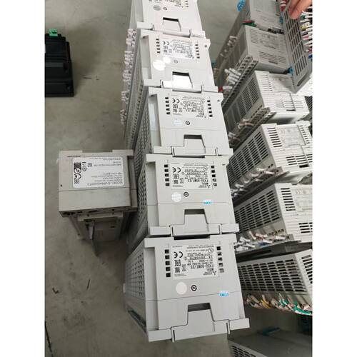 询价下单FX5U-80MT，年份新。三菱主机 功能包好。成色漂亮