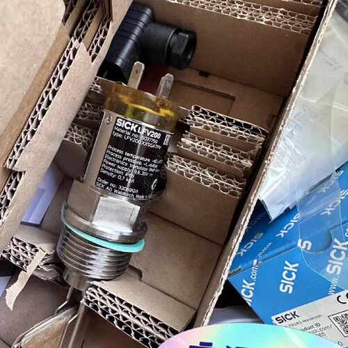溢价-德国SICK西克LFV200液位传感器，货号6037759，