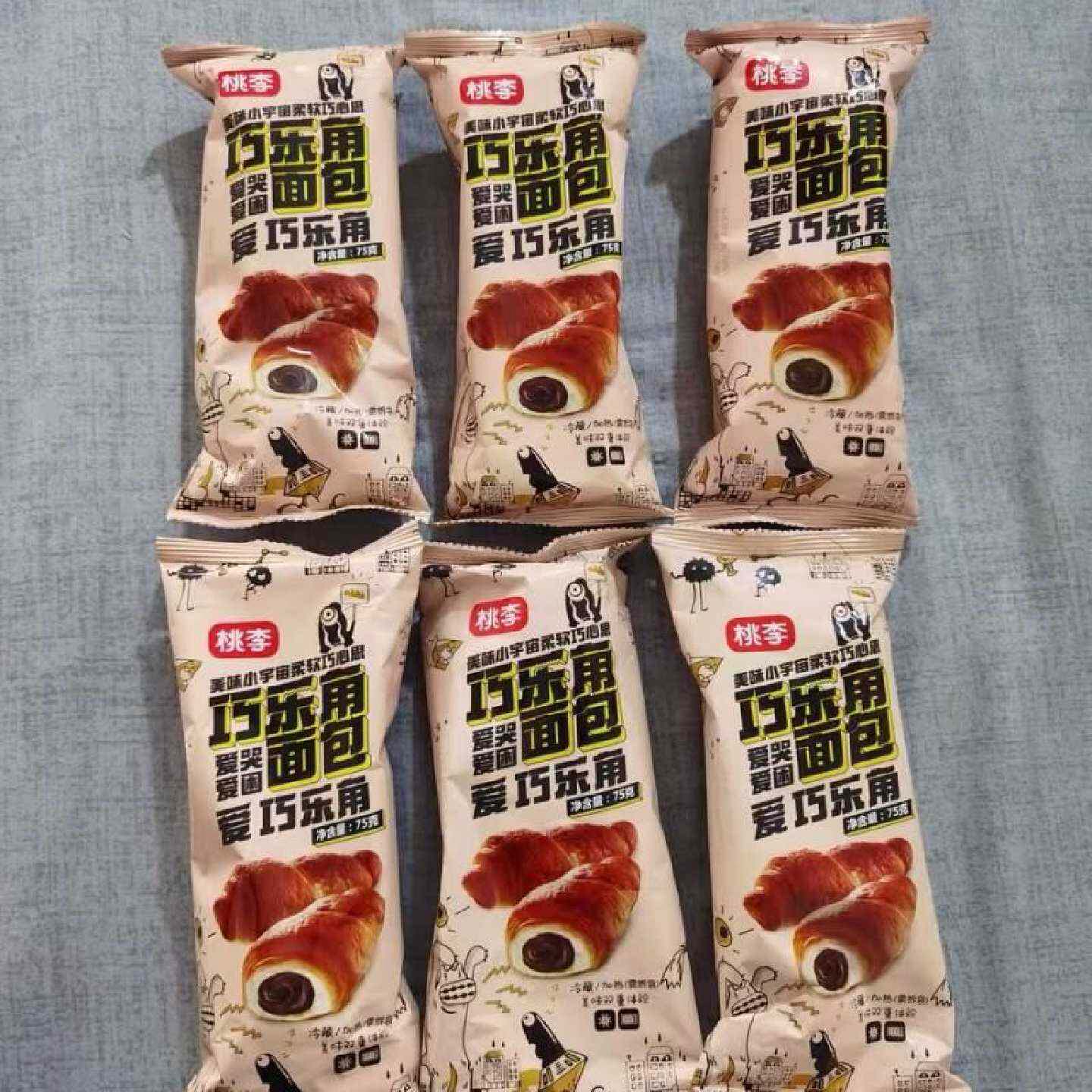 新货新货桃巧乐角面包巧爆克力酱李夹心牛角包浆面包网红早餐糕