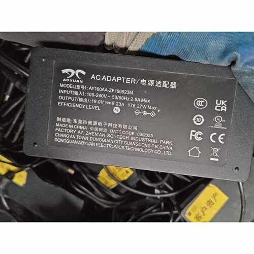 议价泰坦军团P27A6S原装电源19.5V9.23A成色新