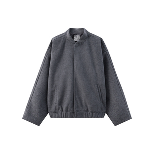 COLN看极简时髦与松弛克制在无领棒球呢料外套上大方显化