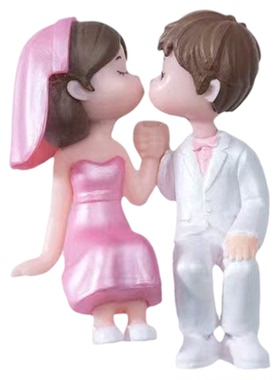 可爱打伞结婚情侣公仔桌面摆件
