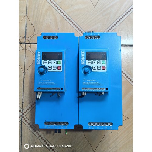 询价众辰变频器 Z2400-11GY-HD  11KW 外壳破损
