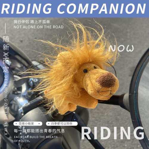 电动车小摆件摩托车装饰品可爱机车公仔玩偶创意通用头盔挂件个性