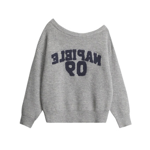 秋冬露肩毛衣斜肩型上衣宽松针织衫女字母单穿上衣灰色竖条纹长袖