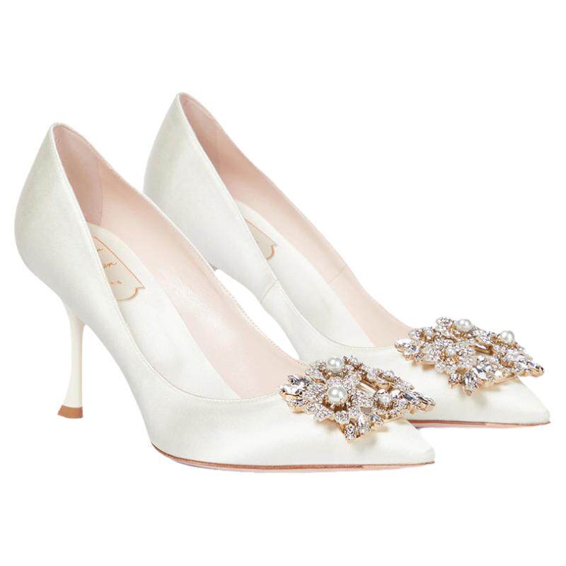 Roger Vivier/罗杰·维维亚女士白色缎面水晶奢华搭扣尖头高跟鞋